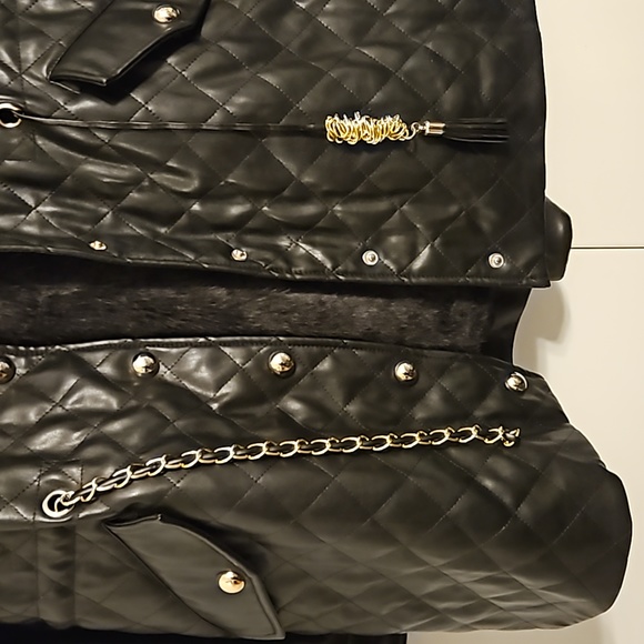 Guess. Jacket with detachable inner fur. Color Black. Inside fake fur. Size XL - Picture 16 of 16